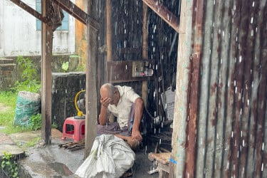 নেত্রকোনায় রেকর্ড পরিমাণ বৃষ্টিপাত, চারদিনে জনজীবনে দুর্ভোগ