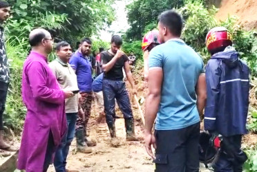 খাগড়াছড়িতে ভারী বৃষ্টিতে পাহাড় ধস, ৫০০ মানুষ আশ্রয়কেন্দ্রে