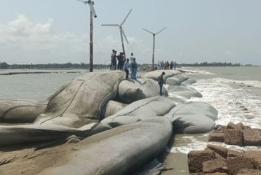 কক্সবাজারে দেড় হাজার মিটার বেড়িবাঁধ বিলীন