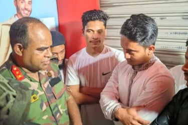 'মব পার্টিকে বার্তা দিচ্ছি, এগুলোর সুযোগ নেই এখন'- সারজিসকে সেনা কর্মকর্তা