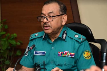 যত্রতত্র কোরবানির পশু লোড-আনলোড করা যাবে না : ডিএমপি কমিশনার