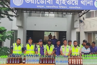 ভালুকায় ভারতীয় মদ উদ্ধার