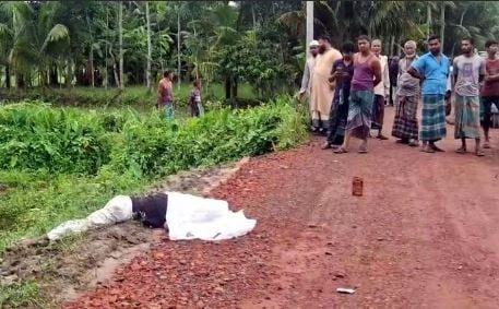 লক্ষ্মীপুরে মাদক ব্যবসায়ী ফাইটার বাবলুকে কুপিয়ে হত্যা