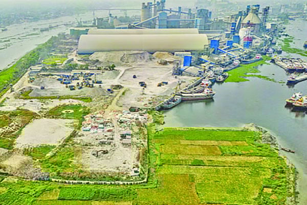 শাহ সিমেন্ট গিলে খাচ্ছে নদী