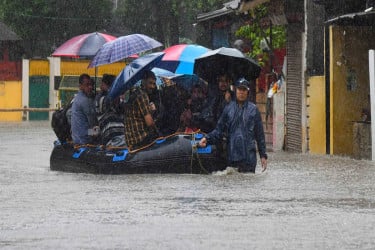 টানা বৃষ্টিতে বিপর্যস্ত উত্তর-পূর্ব ভারত, নিহত ৩০