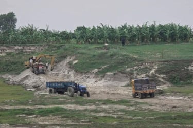 অবৈধভাবে বালু উত্তোলন, দুই লাখ টাকা জরিমানা