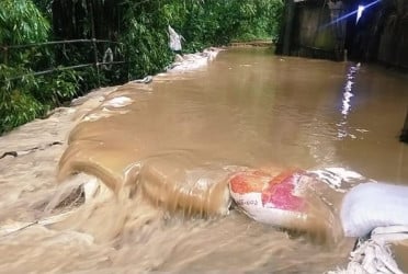 ভাসছে জকিগঞ্জ, আশ্রয়কেন্দ্র চালু
