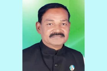 সিরাজগঞ্জে আওয়ামী লীগ নেতাকে ধরে পুলিশে দিল ছাত্র-জনতা