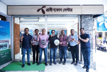 বগুড়ায় গ্রামীণফোন সেন্টার চালু