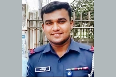 মেঘনায় ট্রলার ডুবি: নিখোঁজ পুলিশ সদস্যের লাশ উদ্ধার