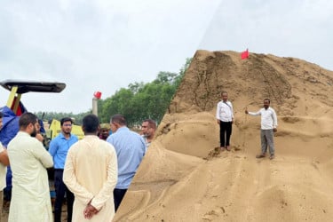কুলাউড়ায় ৪০ লাখ টাকার অবৈধ বালু জব্দ