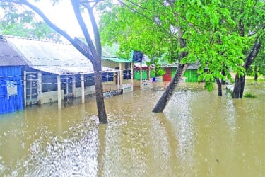 ঈদ আনন্দে বন্যার হানা