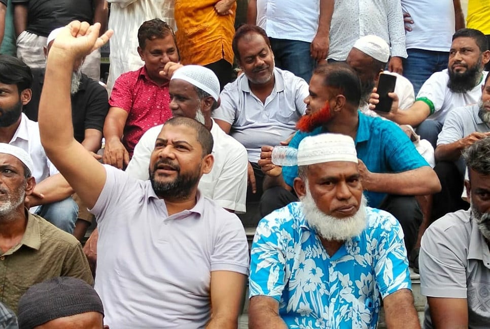 আজও ‘ইশরাক ইশরাক’ স্লোগান, বন্ধ নগর ভবন