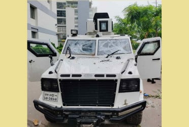 শ্রমিকের মৃত্যু ঘিরে উত্তেজনা, গাজীপুরে পুলিশের গাড়ি ভাঙচুর