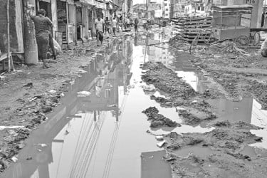 কাজে ধীরগতি ভোগান্তি চরমে