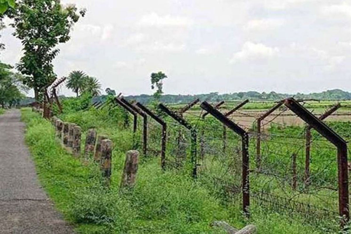 ঠাকুরগাঁও সীমান্তে নারী-শিশুসহ ১৩ জনকে পুশইন করালো বিএসএফ