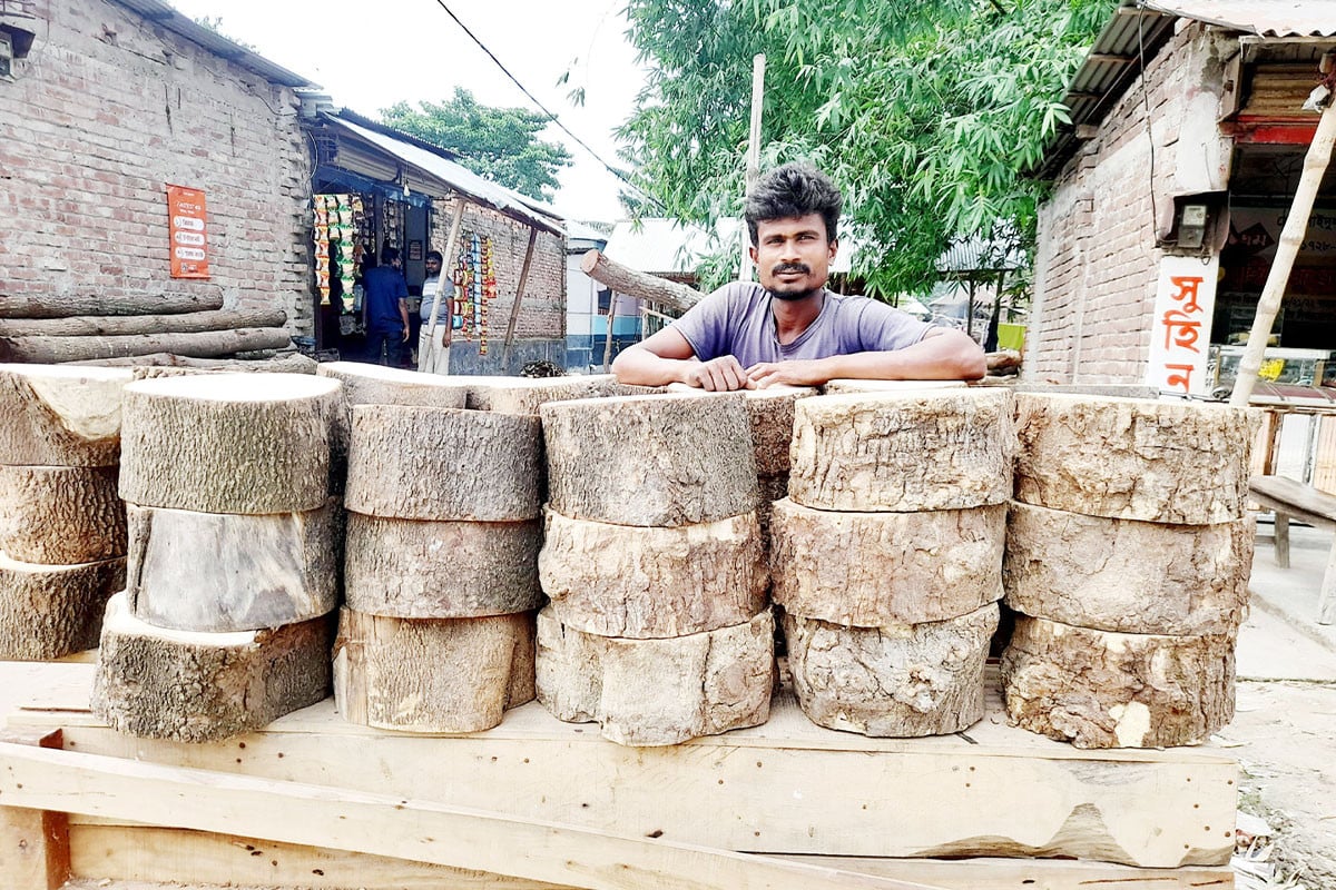 কোরবানির আগে দিনাজপুরে মাংস কাটার 'খাটিয়া' বিক্রির ধুম