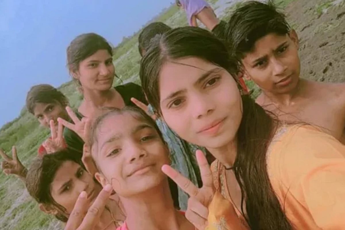 আগ্রায় রিল বানাতে গিয়ে পানিতে ডুবে প্রাণ গেল ৬ কিশোরীর