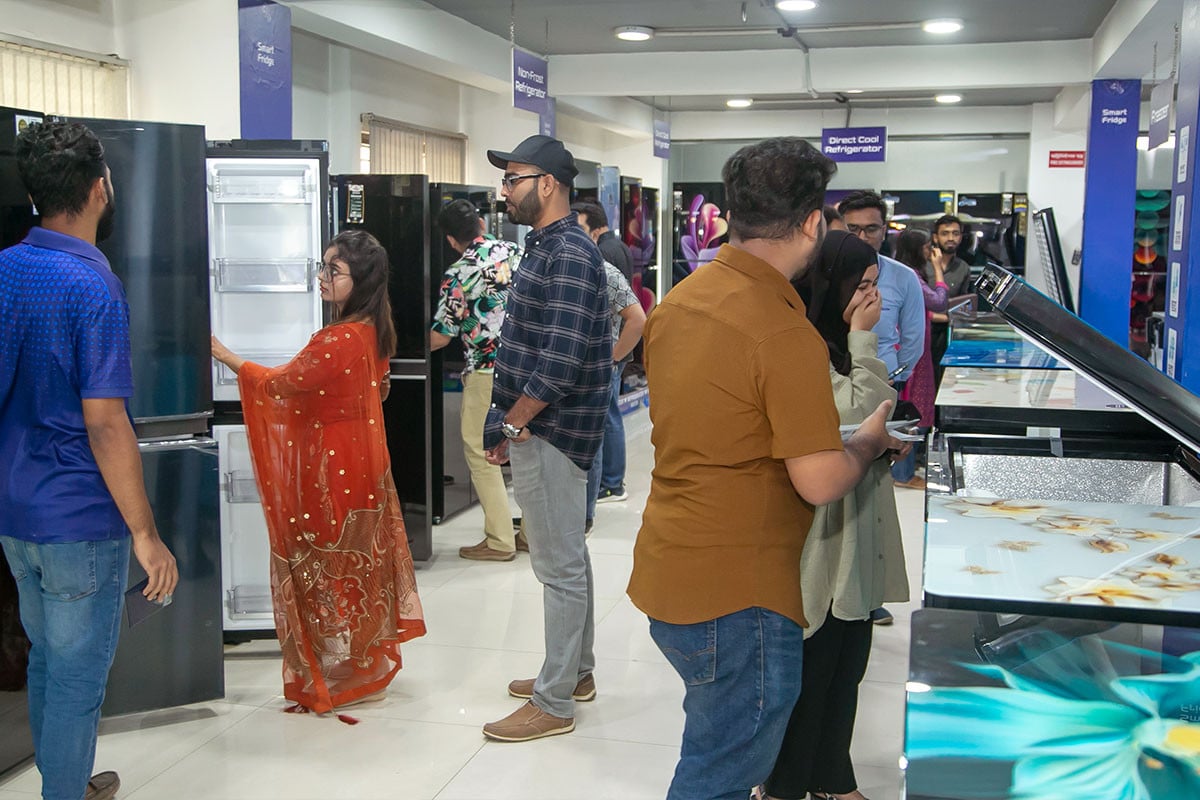 ঈদ উৎসবে জমজমাট ওয়ালটন ফ্রিজের বিক্রি