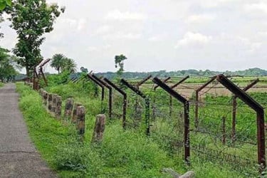 ঠাকুরগাঁও সীমান্তে নারী-শিশুসহ ১৩ জনকে পুশইন করালো বিএসএফ
