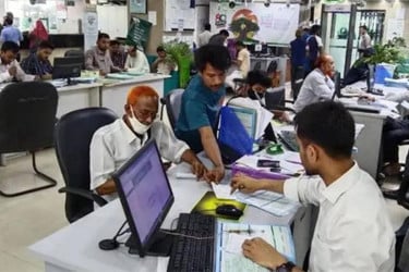 ঈদের আগে শেষ কর্মদিবস আজ, কাল থেকে লম্বা ছুটি