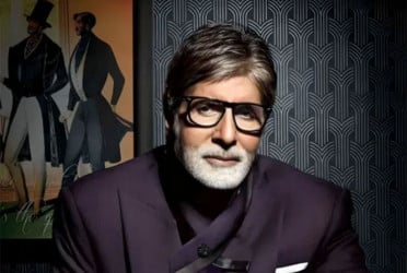 পারিশ্রমিক ছাড়াই যে ছবিতে অভিনয় করেছিলেন অমিতাভ