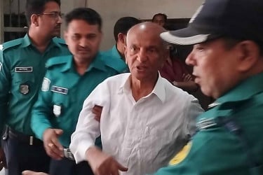 অস্ত্র আইনে সাবেক প্রতিমন্ত্রী কামাল মজুমদার গ্রেফতার