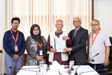 প্রধান উপদেষ্টার কাছে দ্বিতীয় প্রতিবেদন জমা দিল গুম কমিশন