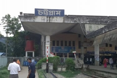 চট্টগ্রামে ট্রেনে-বাসে স্বস্তির ঈদ যাত্রা