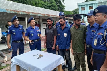 সন্ধ্যায় জেল থেকে বেরিয়ে রাতেই ডাকাতি করতে বের হন যুবক