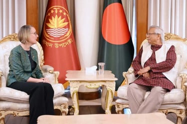 প্রধান উপদেষ্টার সঙ্গে ব্রিটিশ হাইকমিশনারের সাক্ষাৎ