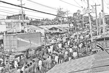 সড়কে পশুর হাট, যানজট