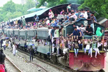 ঘরমুখো জনস্রোত