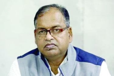 হাসিনার মতো উন্নয়নের সবক শোনাচ্ছে সরকার
