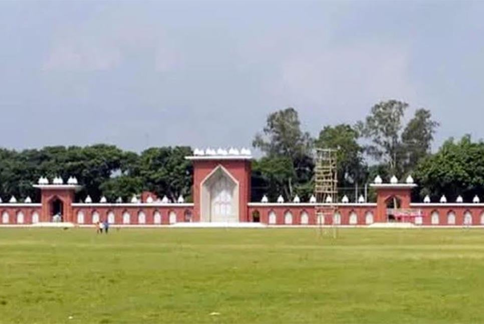 প্রস্তুত গোর-এ শহীদ বড় ময়দান ঈদগাহ, ঈদ জামাত সকাল সাড়ে ৮টায়