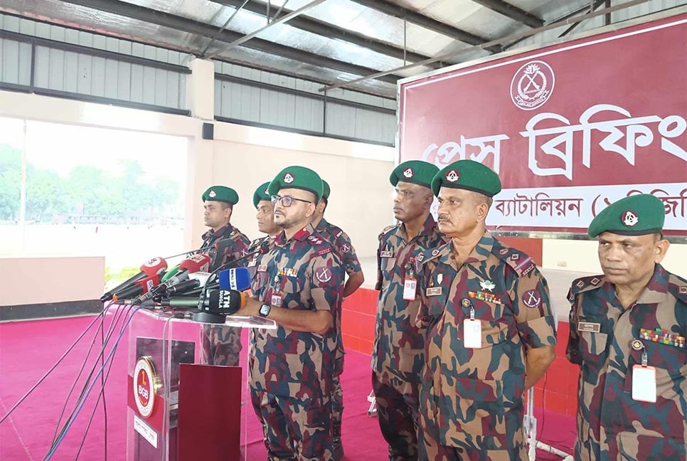 চামড়া পাচার ও পুশইন ঠেকাতে সীমান্তে কঠোর অবস্থানে বিজিবি