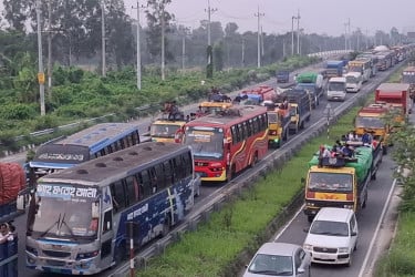 ঢাকা-টাঙ্গাইল মহাসড়কে ২৩ কিলোমিটার দীর্ঘ যানজট