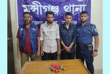 মুন্সিগঞ্জে ১৫ ককটেলসহ ২ যুবক গ্রেফতার