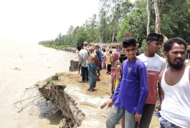 ব্রহ্মপুত্রে বাড়ছে পানি, ভাঙনের ঝুঁকিতে ৪ শিক্ষা প্রতিষ্ঠান