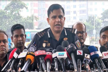 ঈদযাত্রা নিরাপদ রাখতে মহাসড়কে র‌্যাবের টহল ও তল্লাশি অভিযান
