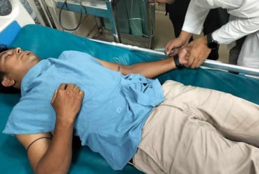 যাত্রী হয়রানির চিত্র তুলে ধরতে গিয়ে মারধরের শিকার কালের কণ্ঠের সাংবাদিক