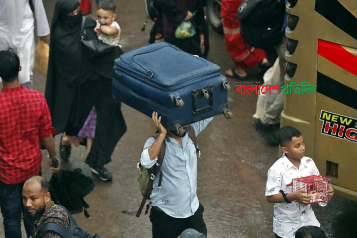 বাড়তি ভাড়ায় যাত্রী নাকাল, ট্রাক-পিকআপেও চাপ