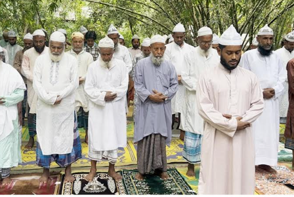 বোয়ালমারীতে সৌদির সঙ্গে মিল রেখে ঈদ উদযাপন