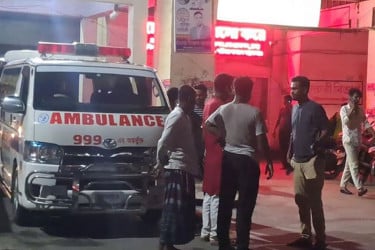 টুঙ্গিপাড়ায় নারীকে উত্ত্যক্ত করার জেরে সংঘর্ষ, আহত ২০