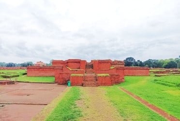 ঈদের ছুটিতে দর্শনার্থীদের অপেক্ষায় শালবন বিহার