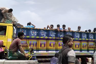 ভাঙ্গায় মহাসড়কে ঘরমুখী মানুষের চাপ