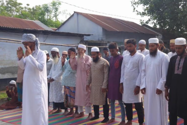 হরিণাকুন্ডুতে সৌদির সঙ্গে মিল রেখে ঈদ উদযাপন