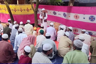 সৌদির সঙ্গে মিল রেখে নওগাঁয় ঈদুল আজহা উদযাপন