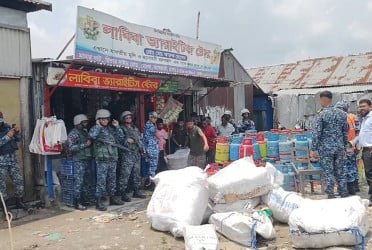 মোংলায় ২ হাজার কেজি নিষিদ্ধ নেট জাল ও পলিথিন জব্দ