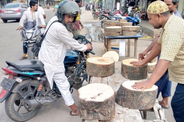 কোরবানিকে ঘিরে খাটিয়া বাজার জমজমাট